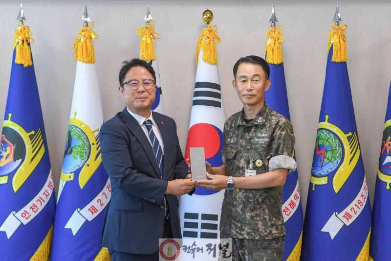 (인천혈액원) 인천해역방어사령부, 꾸준한 헌혈 공로로 인천혈액원 감사패 수상 (1).JPG