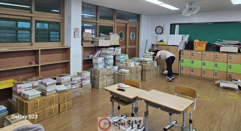250818 연천교육지원청 2학기 학생 교과서 배부 지원 사업(사진).jpg