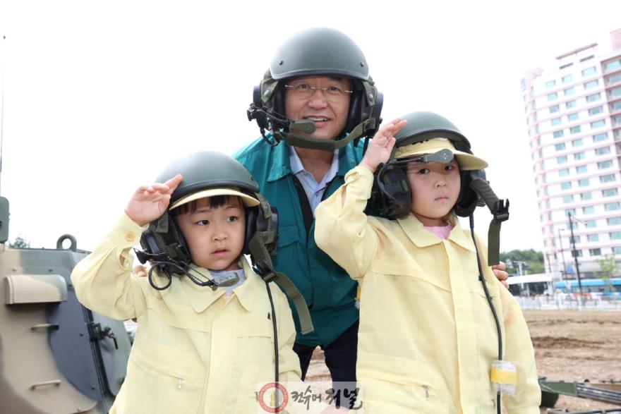 [포토]1. 이동환 고양시장, 을지연습 첫 날 ‘안보·안전 체험장’ 방문.JPG