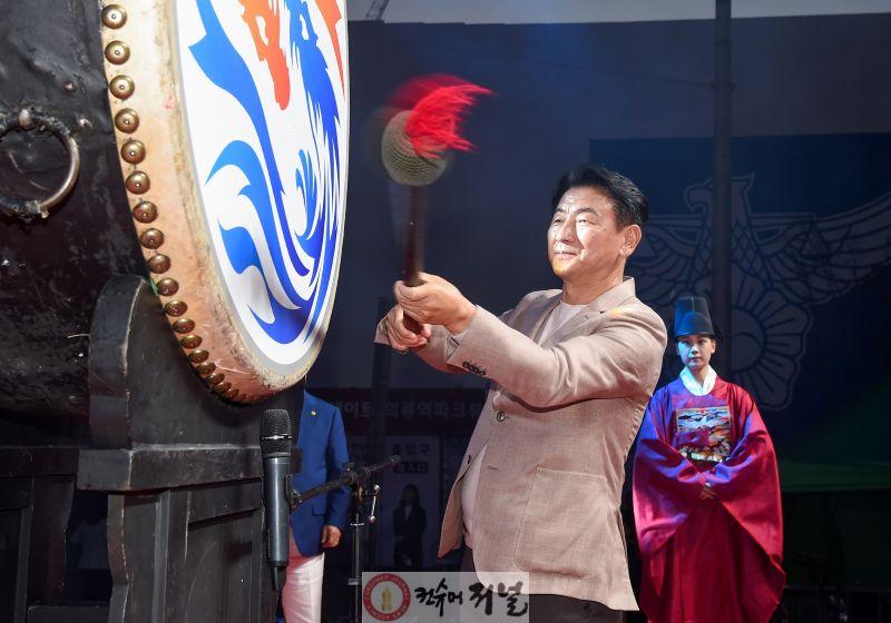 1.시민소통과([기획]의정부시, 호원권역 문화·생태·미래 거점으로 도약)5-2024년 제39회 회룡문화제 개막행사.JPG