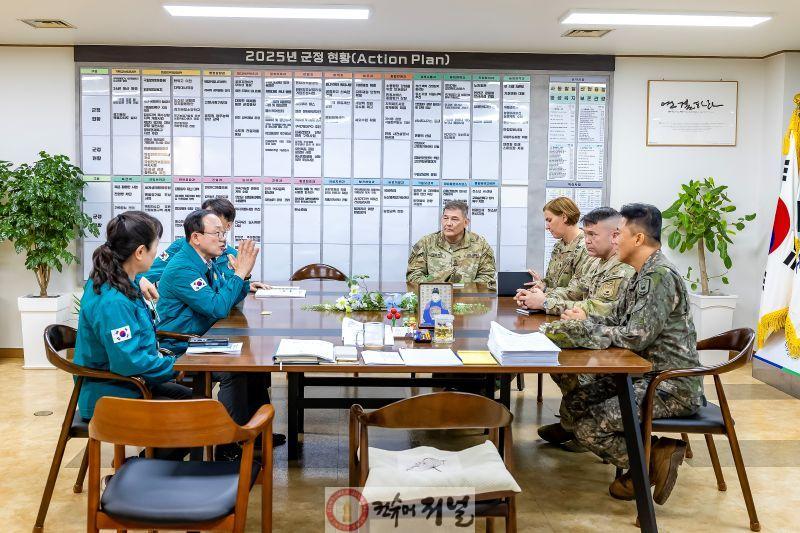 한미연합사 민군작전부 일행, 연천군 을지연습 훈련 참관.jpg