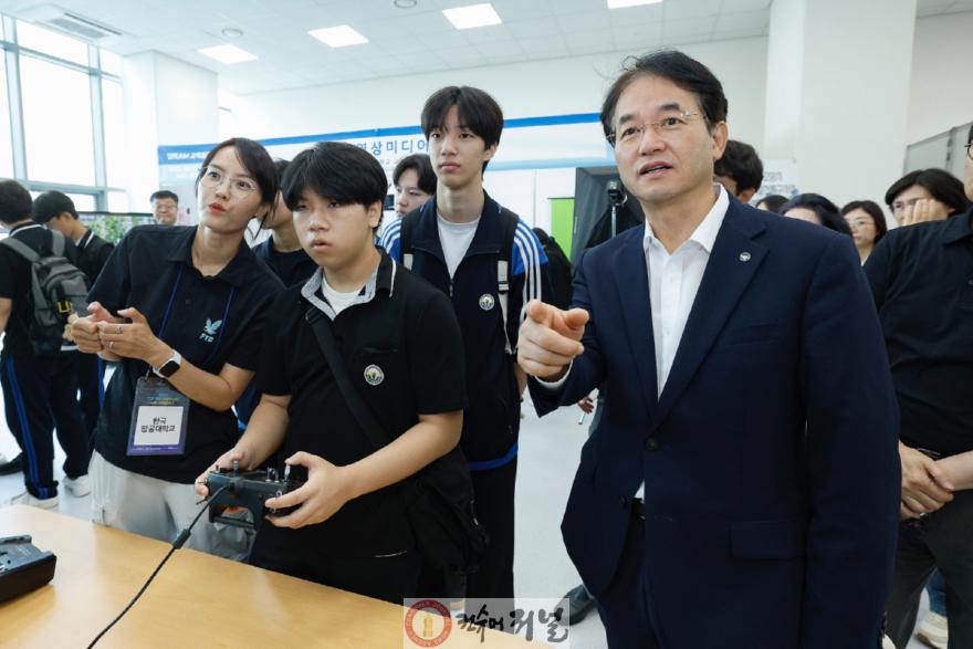 1. 7년 만에 열린 ‘2025 고양 미래 진로박람회’ 성황리 개최 (1).JPG