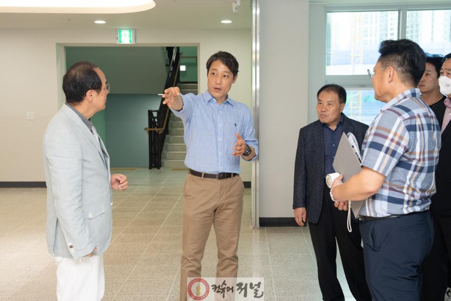 (사진1)인천시의회 교육위, 인천신검단초교 개교 준비 현장 점검.jpeg