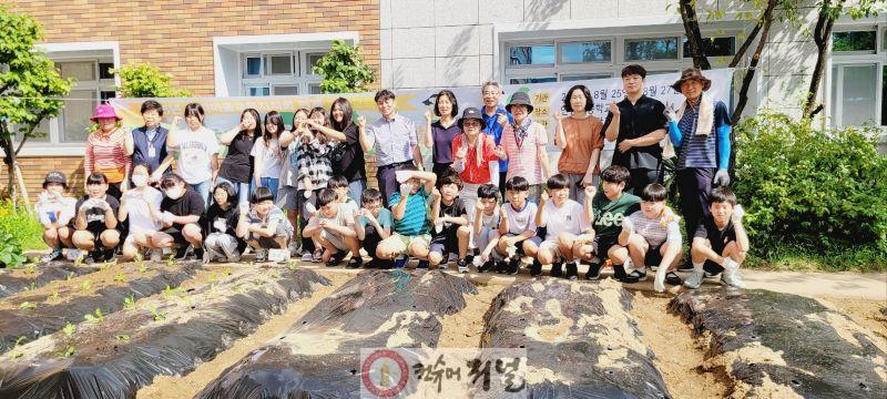 0901 계산2동 주민자치회, ‘안산초 꽃길조성 및 텃밭가꾸기 사업’ 마무리 (1).jpg