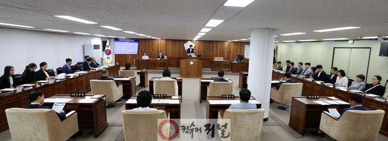 20250901 제261회임시회 개회 (1).jpg