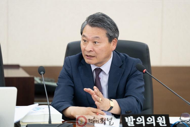 (사진1)인천시의회 김유곤 의원, 수도권매립지 파크골프장 관리·운영 근거 마련.jpg