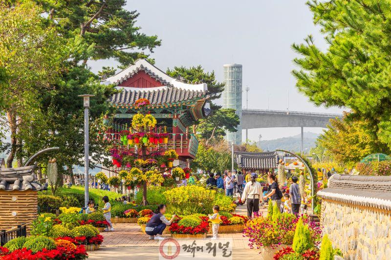 0911 계양아라온, ‘가을꽃 국화축제’ 9월 20일 시작(2)_지난해 축제 모습.jpg