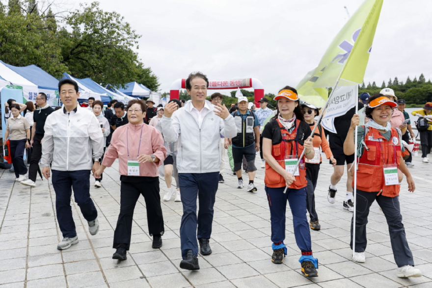 [포토]1-1. 이동환 고양시장, 제3회 암환우와 함께 걷기 ‘아름다운 동행’ 발걸음.jpg