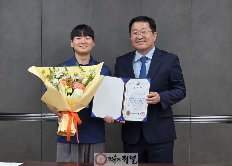 (보도사진) 20250917 인천병무지청, 성실한 복무와 헌신적 봉사로 교육현장에서 모범을 보인 사회복무요원 표창(소하초 하동균 요원).jpg