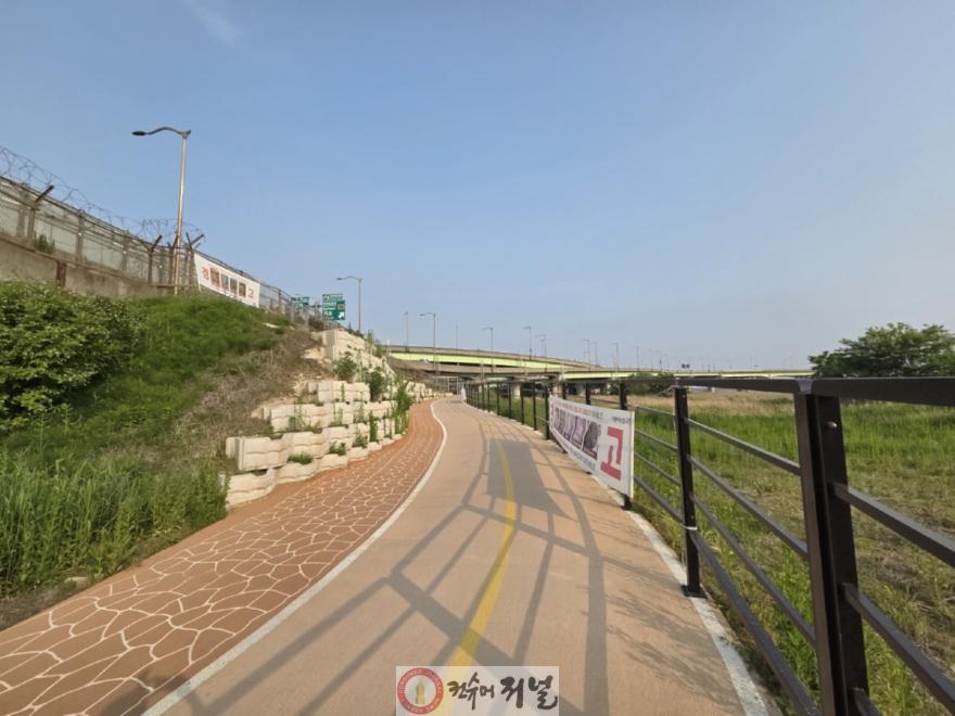 1-9. 한강수변벨트 조성사업으로 개통된 대화천 자전거길.jpg