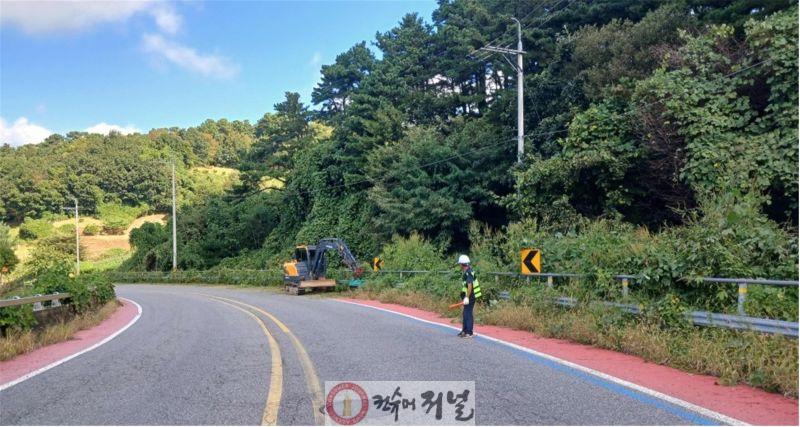 연천군, 추석 대비 도로변 제초 작업 실시.jpg