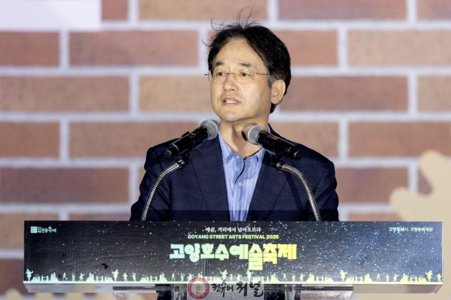 [포토]1. 2025 고양호수예술축제 개막…‘불꽃극·드론 라이트 쇼’ 선보여 (1).jpg