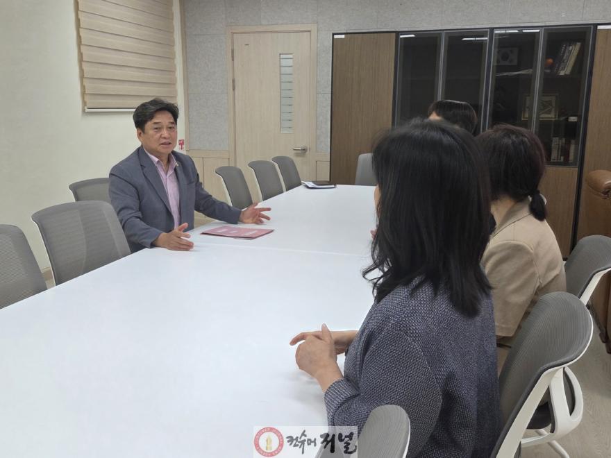 251002 김호겸 의원, 운천고등학교 및 남양초등학교 학교급식실 환기설비 개선 현황 점검...경기도형 환기설비 도입 필요! (1).jpg