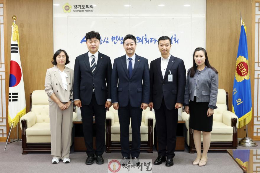 251002 이영주 의원. 김진경 의장에 양주시 주요 현안사업 지원 요청 (1).jpg