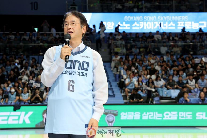 1-2. 이동환 고양시장 ‘고양 소노 스카이거너스 홈 개막전’에서 시투.jpg