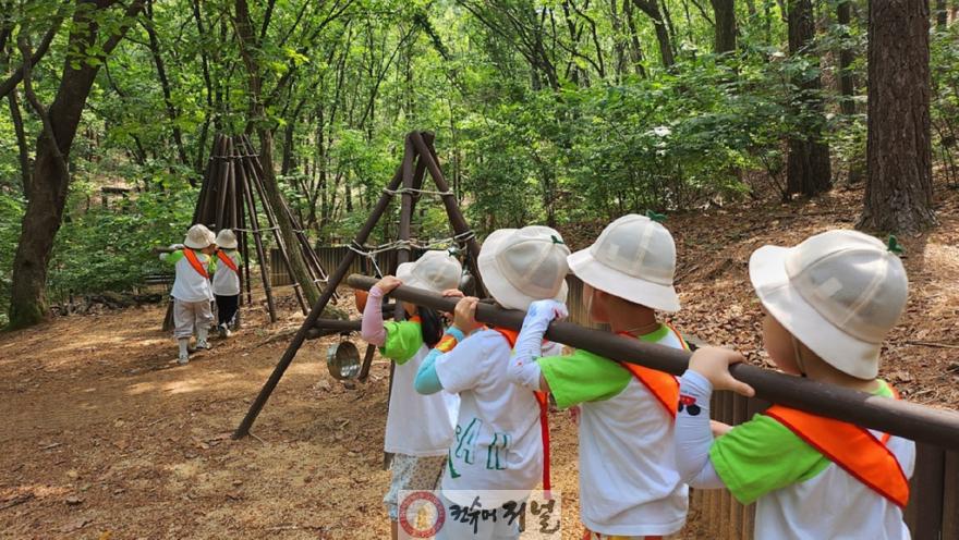 1.여성보육과([기획]의정부시, 아동의 놀 권리 보장 위한 실내·실외 놀이 공간 활용…온 마을이 따뜻한 품)7-숲체험 교육.jpg