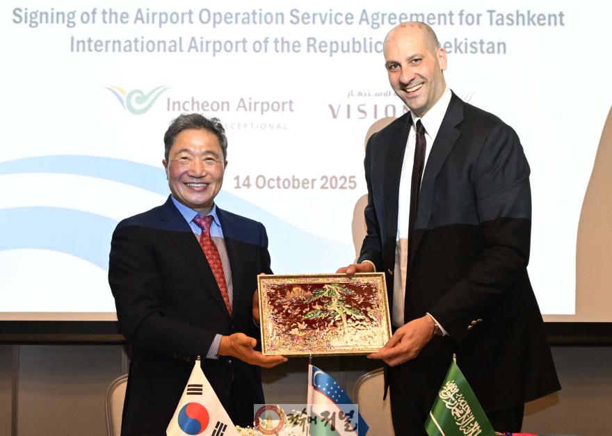 별첨1_타슈켄트 신공항 사업 협약식 사진.jpg