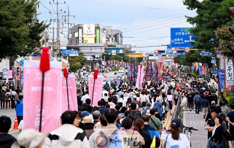 6.문화예술과(‘태조‧태종 의정부행차’, 30억 경제효과… 왕의 도시가 움직였다)6-의정부 행차 합동행렬.JPG