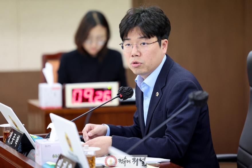 (사진)인천시의회 정종혁 의원, 교직원 인권 보호 강화.jpg
