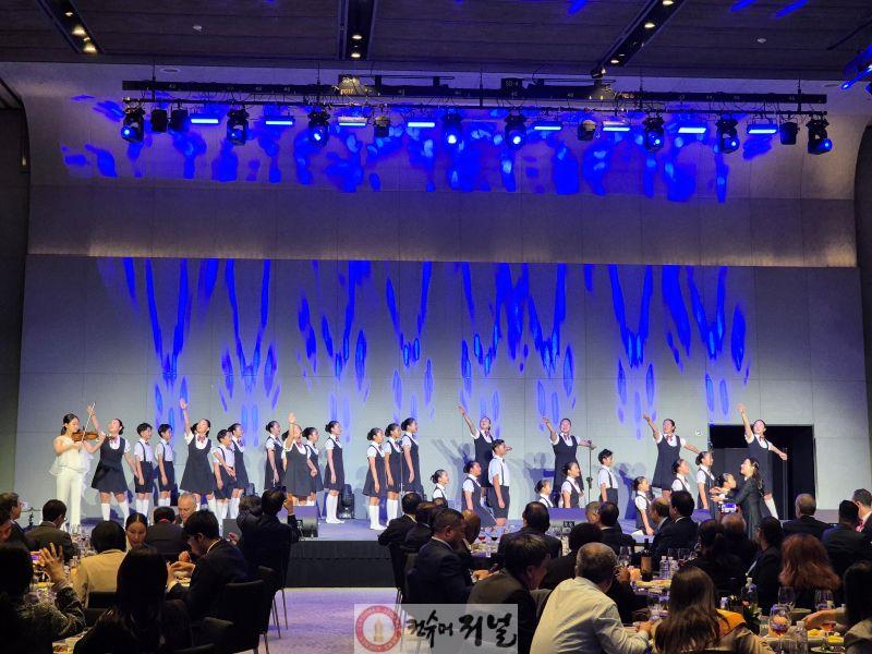 1023 계양구립소년소녀합창단, APEC 구조개혁장관회의 환영 무대 빛내 (1).jpg