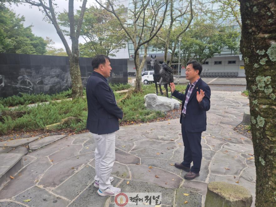 251023 윤종영 의원, “군마 레클리스 기념행사, 경기도-제주-마사회 협력 통해 전국적 상징사업으로 발전시켜야”.jpg