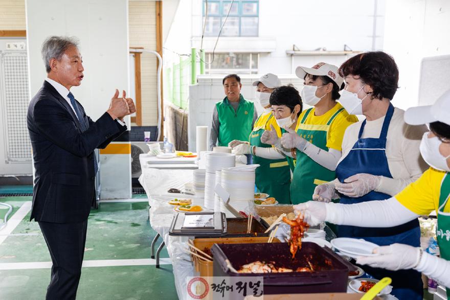 1024 효성2동 새마을부녀회, 이웃돕기 바자회 열어 따뜻한 나눔 실천 (1).jpg