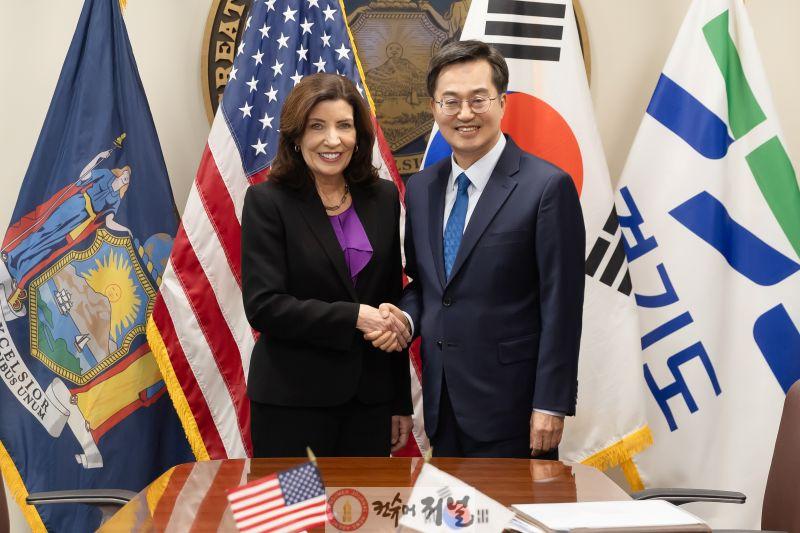(참고사진)2024년 10월 미국방문시 캐시 호컬 뉴욕주지사와의 면담.jpg
