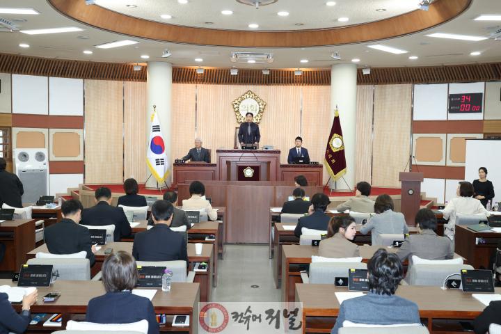 제298회 임시회 폐회 (2).jpg
