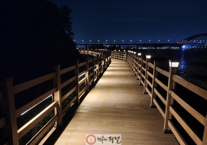 2-3. 조명 설치로 운치를 더한 행주산성 수변누리길.jpg