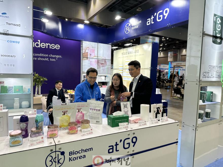 251031 이재영 의원, ‘G-FAIR KOREA 2025’ 현장 찾아 경기도 수출 중소기업 격려! (1).jpg