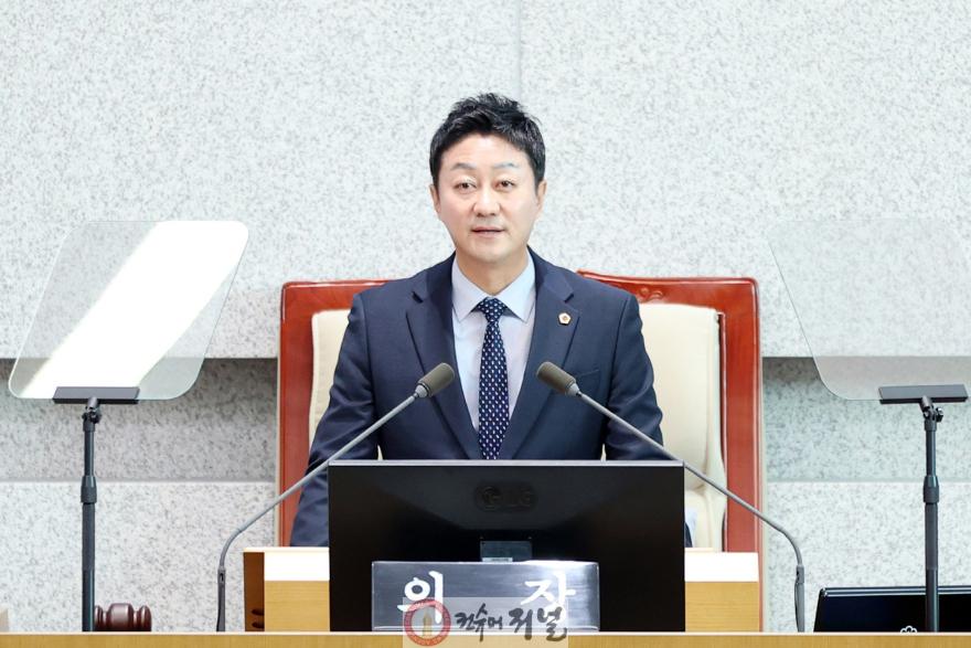 251104 김진경 의장, 제387회 정례회 개회...“마지막 행감 및 새해 예산안 심의, 끝까지 책임지는 의정” 당부 (1).jpg