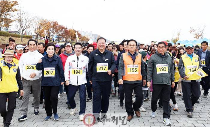 3-1. 파주시, 평화경제특구 유치 염원 걷기대회 성황리 개최.jpg