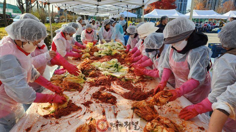 2025 연천군자원봉사센터 김장 나누기 활동 진행 (2).jpg
