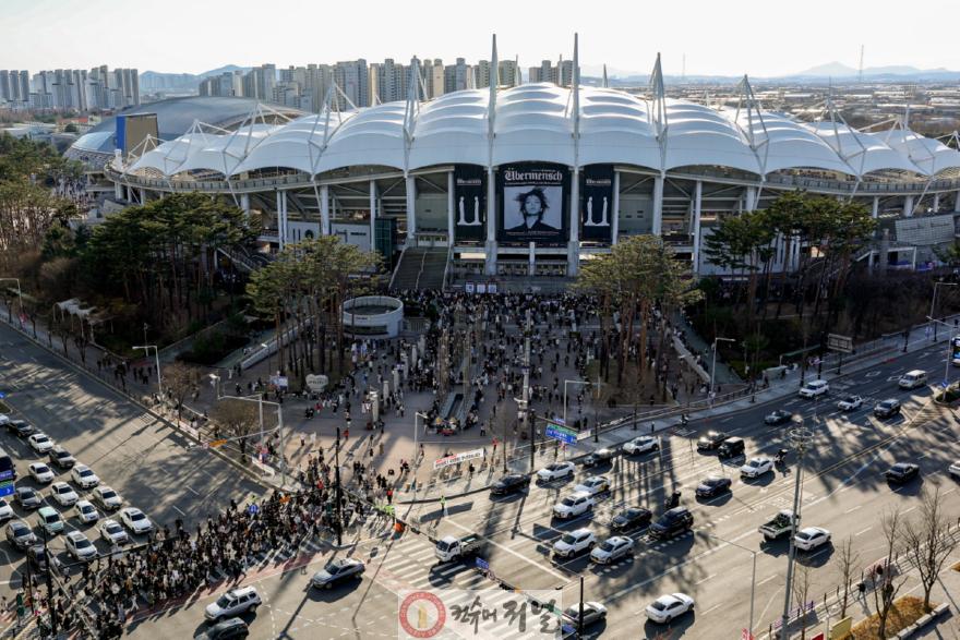 1-4. 지난 3월 지드래곤 공연이 열린 고양종합운동장 전경.jpg