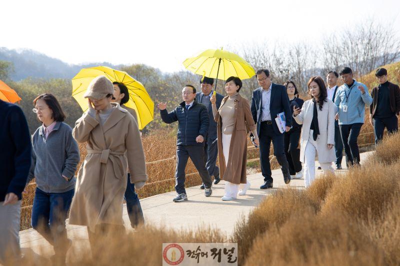 연천군, 경기도의회 의원 ‘임진강 댑싸리 정원’ 현지 확인.jpg