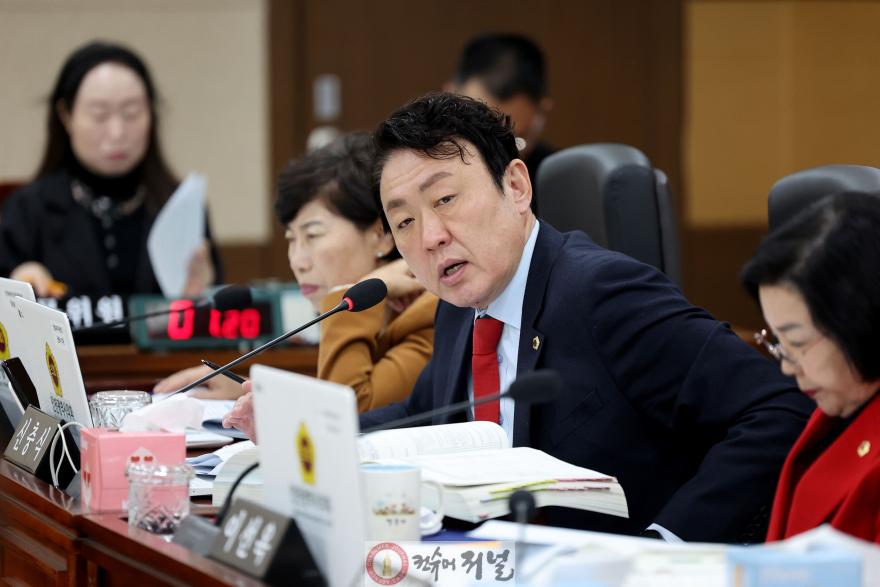(사진)인천시의회 신충식 의원, 신종감염병 대응 예산 대폭 감액에 우려 표명.jpg