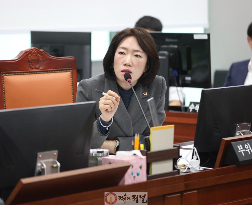 251125_이혜원_의원__“복지_줄이고_빚_늘리는_경기도_예산..._도지사의_재정정책__누구를_위한_것인가”.jpg
