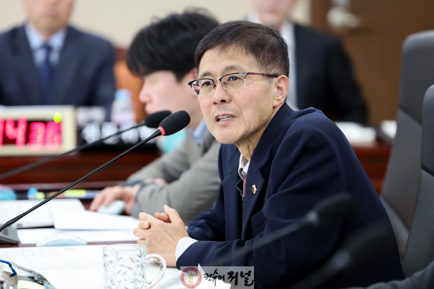 (사진)인천시의회 이명규 의원, 가족공원 플라스틱 조화 퇴출 추진.jpg