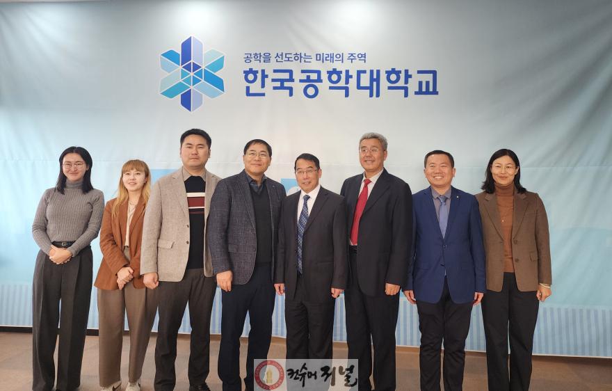 보도자료1 시흥시 -중국 덕주 자매결연 20주년을 맞아 덕주대학교 부총장단이 27일 한국공학대를 찾았다(사진 왼쪽에서 5번째가 단쩐타오 덕주대학교 부총장).jpg