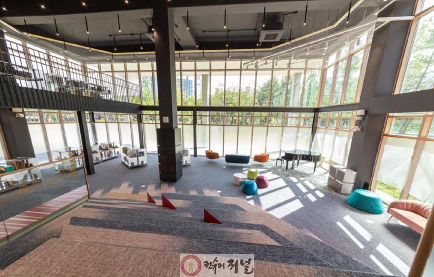 1.시민소통과((기획)의정부시, 우리동네 정책로드맵 ‘신곡1동편’)10-의정부음악도서관 1층 오픈스테이지.JPG