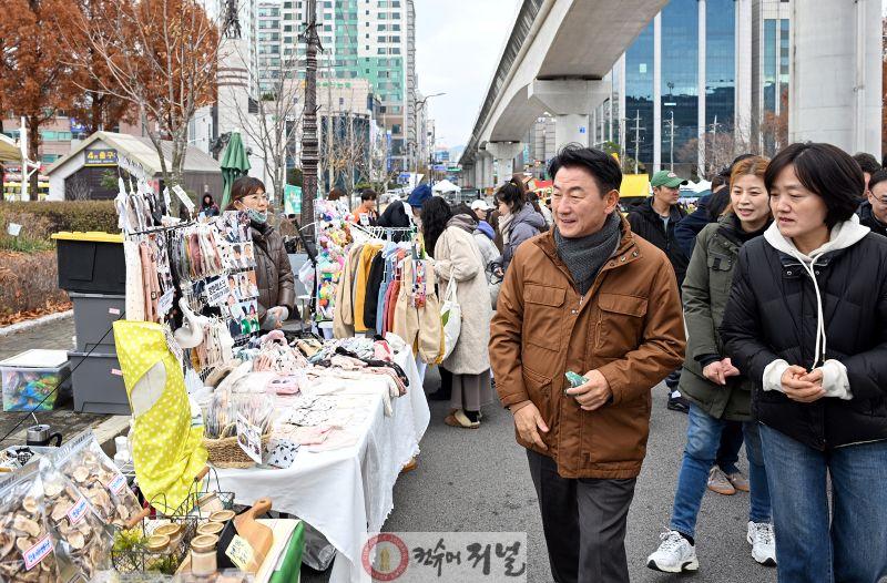 일자리경제과(차 대신 사람이 걷는 날…의정부시, ‘차 없는 거리’ 행사로 도심 활력 UP!)1.JPG