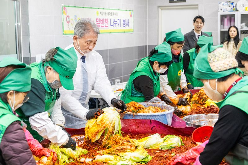 1202 계양1동 새마을부녀회, ‘사랑의 김장김치 나눔 행사’로 따뜻한 나눔의 정 실현 (1).jpg