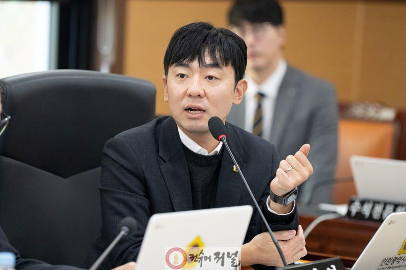 (사진1)인천시의회 신성영 의원, 공항고속도로·인천대교 통행료 지원 3년 연장.jpg