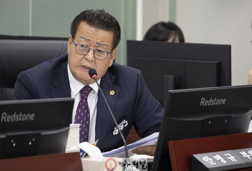 251202_안명규_의원__경기도교육청의_대안_없는_교육재정_운영_전방위_질타.JPG