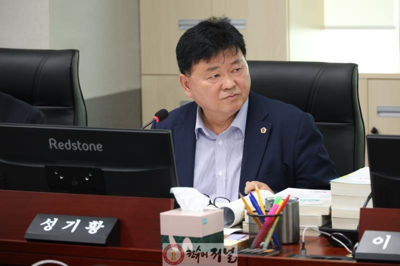 251205_성기황_의원__가처분_소송_중인_학교유무선네트워크_사업...내년_1_000억원_예산_편성_‘부적절’.jpg
