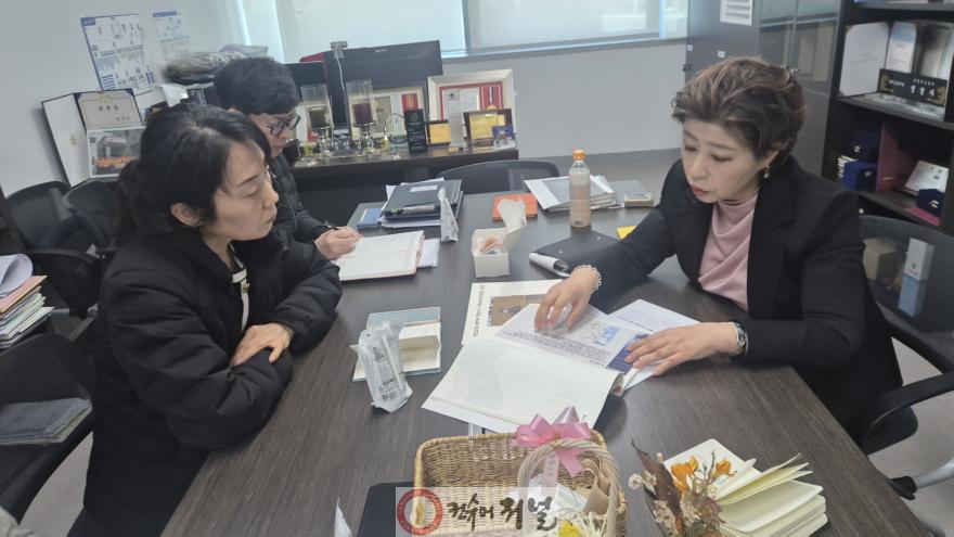 251205_정경자_의원__‘경기_동북부_공공병원_설립(남양주)’_타당성_조사_중간보고회_후_관계부서_실무_논의_(1).jpg