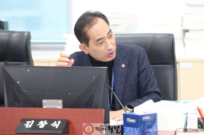 251212_김창식_의원__“경기도_재정_우선순위_뒤바뀌었다”..._청년·여성·가족_핵심_정책_축소_강력_지적.jpg