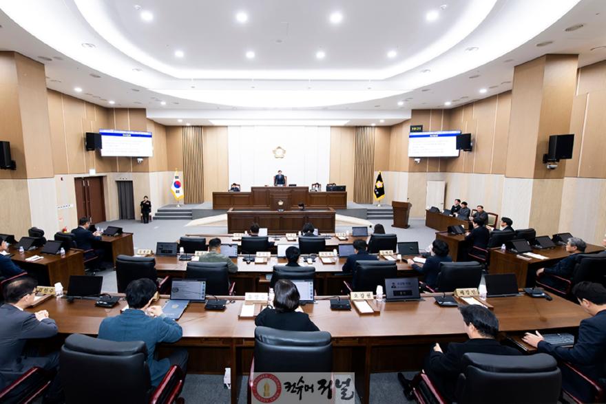 01 2025-12-15 제264회 임시회 제2차 본회의 전경 .jpg