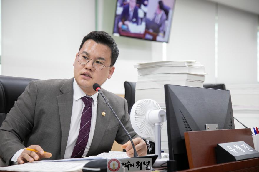 251215_유형진_의원__'청년_사다리_프로그램'_고액_해외연수_비판__재정난_속_포퓰리즘_예산_전액_삭감_요구.jpg