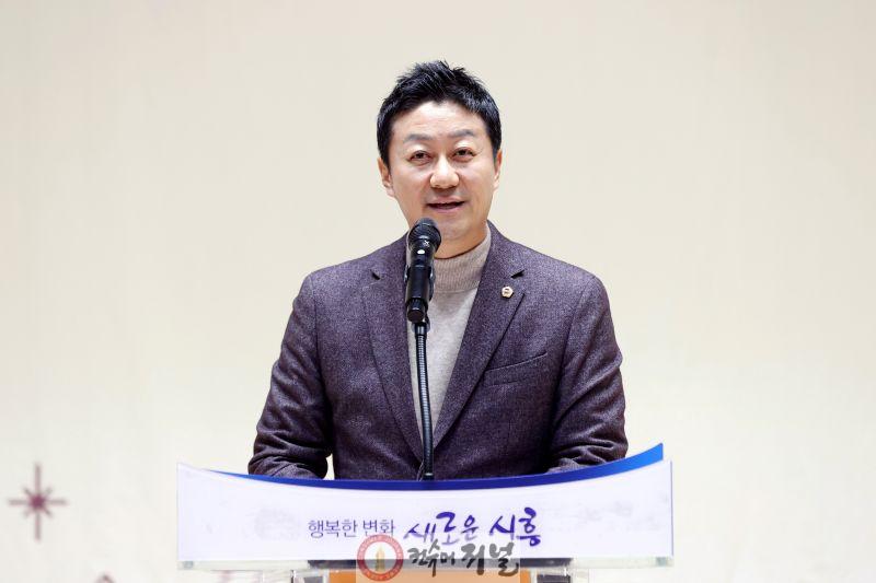 251220 김진경 의장, 시흥시 체육인의 밤 행사 참석...지원에 최선 다할 것 (1).jpg